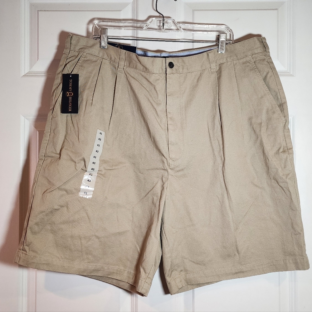 NWT Tommy Hilfiger Golf Cream Chino Shorts Size 42